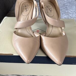 Life Stride Women's Blush Pointed-Toe Strap Heels